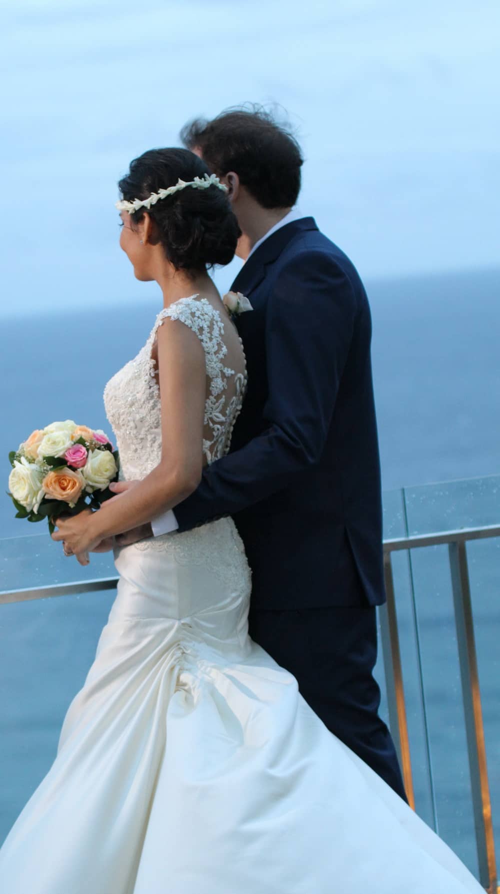 Gaun Pengantin elegan dan Jas Pengantin Pria karya Fifilia.