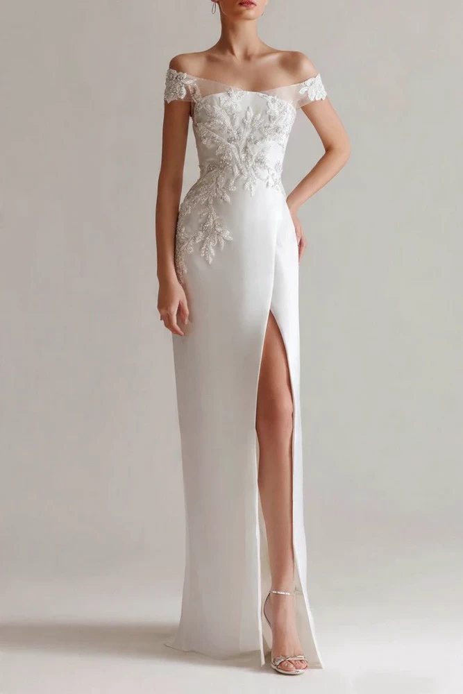 Wedding Dress putih simple elegant dengan hiasan payet dan brokat minimalis.